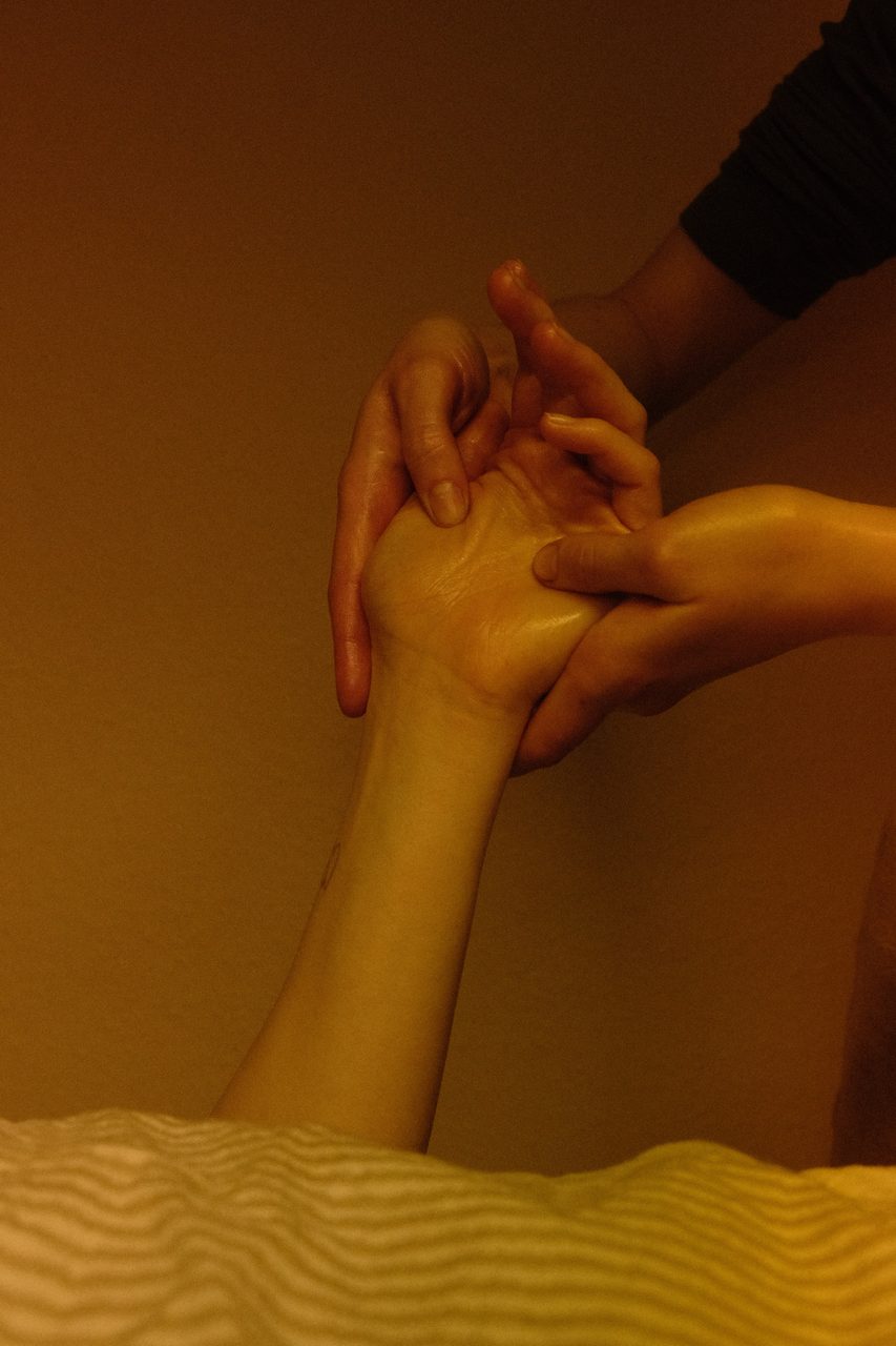 Sanfte Hand-Massage